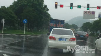 從“另一撞隔離墩”談起 完善交通設(shè)施，關(guān)乎安全與發(fā)展的雙重命題